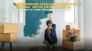 Seorang wanita mengecat dinding dengan roller. Tips pengecatan dinding untuk hasil maksimal. Cat dinding berkualitas.