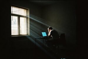 pencahayaan alami ruang kerja